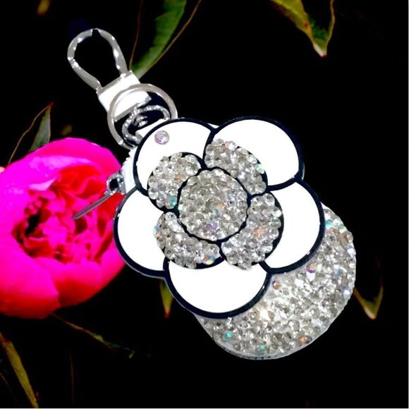 CAR KEYS HOLDER CAMELLIA MIRROR - Picture 2 of 4